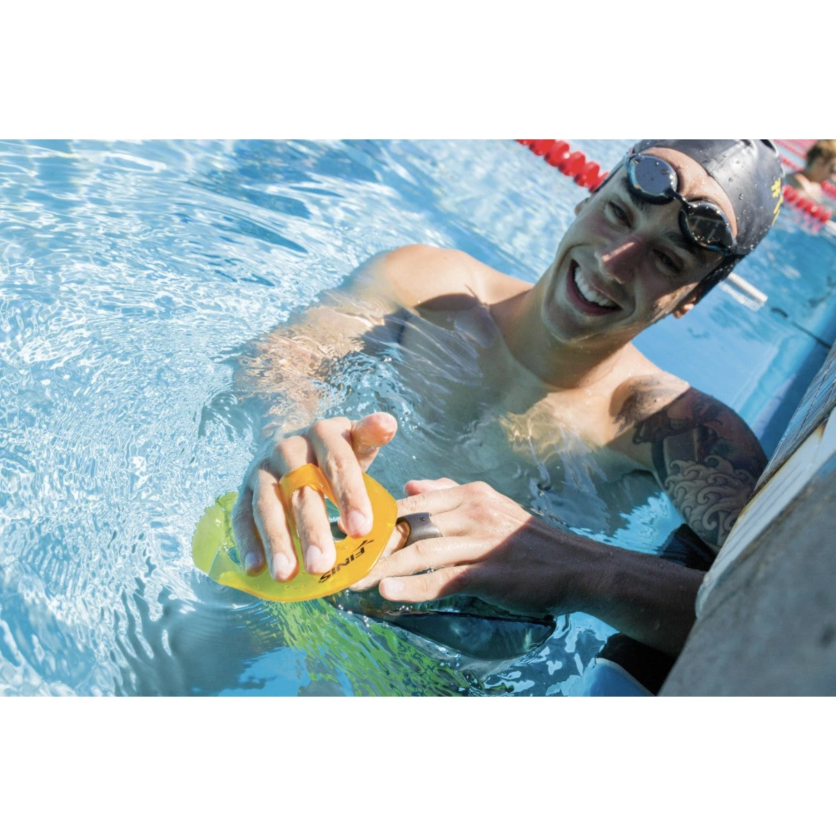 FINIS® Technical Iso Paddles | Strapless Isolation Paddles 17 FINIS® Technical Iso Paddles | Strapless Isolation Paddles